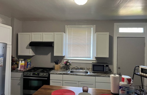 Manchester House | Charming 3-bedroom house with AC and WiFi in lovely Pittsburgh