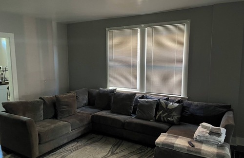 Manchester House | Charming 3-bedroom house with AC and WiFi in lovely Pittsburgh