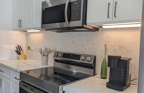 La Marque House | Charming 3-bedroom house in La Marque with AC