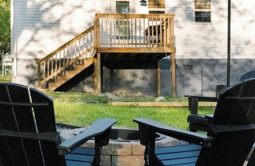 Summerlee House | Charming 3 bedroom home minutes from NRG featuring a fire pit/outdoor games
