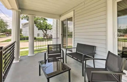 Hamilton House | Charming 3-bedroom house in lovely Hamilton with WiFi, AC newly remodeled 1900s