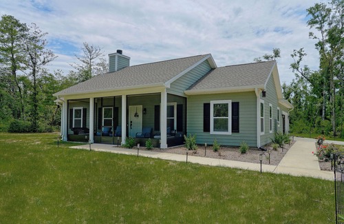 Jennings House | Charming 3-bedroom house with WiFi, fitness room on Gated property