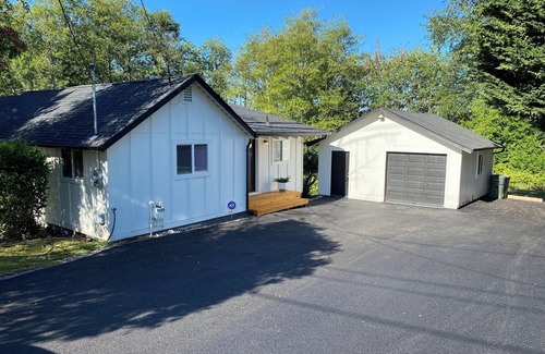 Puyallup House | Charming 3-bedroom house in Puyallup with WiFi, AC