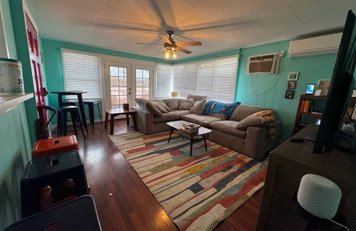 Waialee House | Charming 3-bedroom house in Haleiwa with AC, WiFi. Family friendly. Parking.