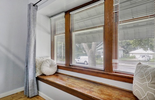 Lansing House | Charming 3-bedroom house with AC and WiFi in lovely Lansing