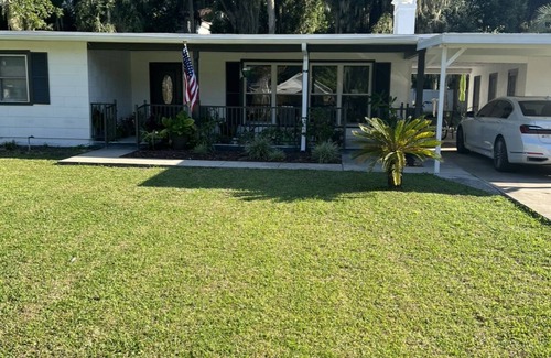 Palatka House | Charming 3-bedroom house with WiFi in peaceful downtown Palatka near river.