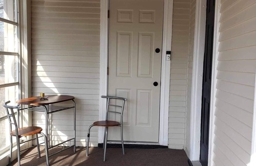Adrian House | Charming 3-bedroom house in lovely Adrian with WiFi, AC