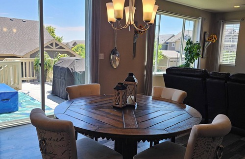 Aurora House | Charming 3-bedroom house w/AC, high speed internet, private office near Airport