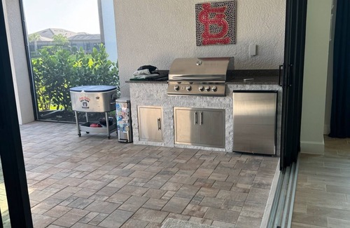 Estero House | Charming 3-bedroom house with pool, spa, & outdoor kitchen