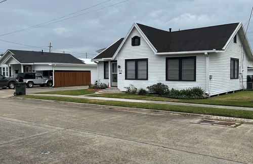 Houma House | Charming 3-bedroom house with AC, WiFi in serene Houma