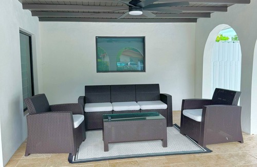 Coral Terrace House | Charming 3-bedroom house in marvelous Miami with AC, WiFi