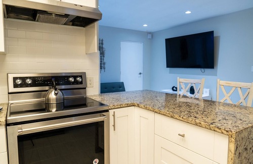 Overtown House | Charming 3-bedroom house in Miami with AC, WiFi, Living room, Patio Dinning Area