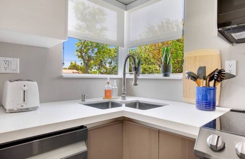 Coral Terrace House | Charming 3-bedroom house with AC, WiFi in lovely Miami