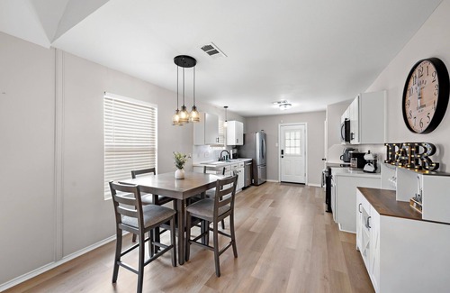 Tomball House | Charming 3-bedroom Monthly Stay Home in Pleasant Tomball