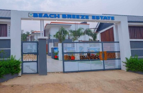 Accra House | Charming 3-bedroom ocean view estate with WiFi, AC in adorable Kokrobite