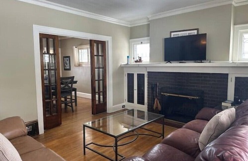 Cleveland House | Charming 3-Bedroom Pet-Friendly Home by Lake Erie