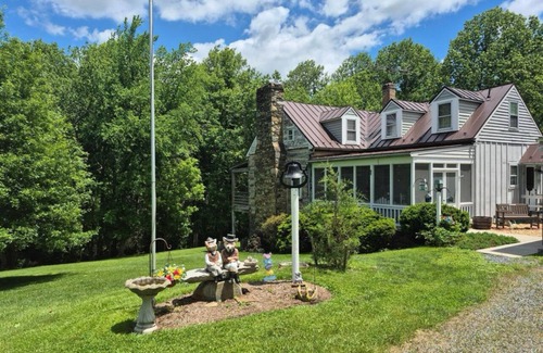 Waterford Cabin | Charming 3-bedroom rebuilt Cabin in Waterford,VA