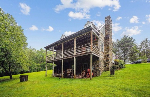 Waterford Cabin | Charming 3-bedroom rebuilt Cabin in Waterford,VA