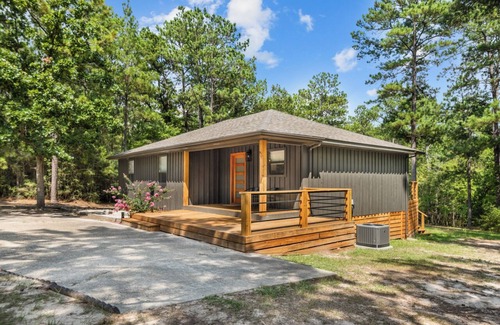 Brookeland House | Charming 3-bedroom Summer House in Brookeland