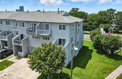 Southend House | Charming 3-bedroom townhome in Brigantine