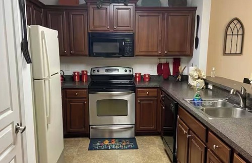 Morrow House | Charming 3-bedroom townhome in Morrow with AC, WiFi.