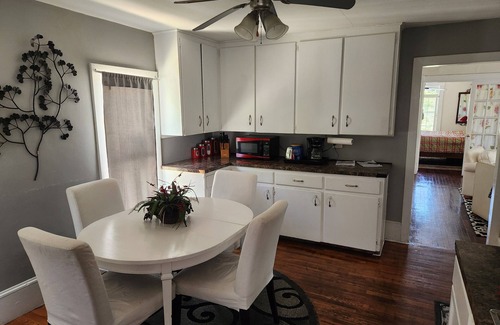 Grand Rapids Apartment | Charming 3-bedroom apartment in lovely Grand Rapids walk to downtown.