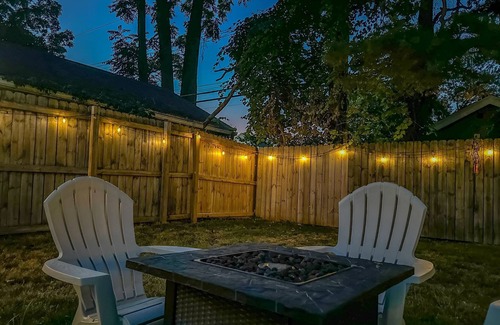 East Irondequoit House | Charming 3-bedroom house, Game Room, Office, Sea-Breeze, Lake Ontario, Rochester