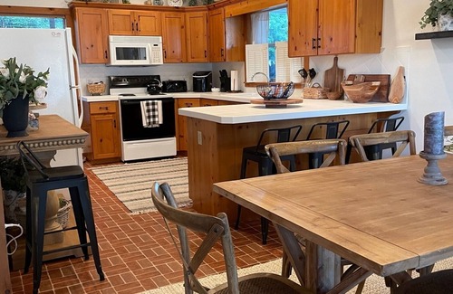 Lake Placid Cottage | Charming 3-Bedroom Lakeside Cottage w/Beach & Dock