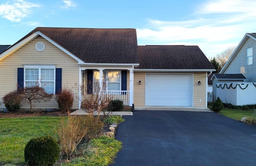 Martinsburg House | Charming 3-bedroom house in a tranquil neighborhood with a fenced yard.