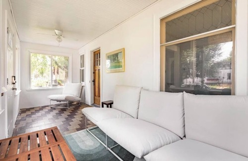 Corcoran House | Charming 3-bedroom house with AC, Sauna, and WiFi in Minneapolis