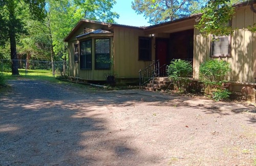 Russellville House | Charming 3-bedroom house, WiFi, AC, in tranquil beautiful Russellville near Lake