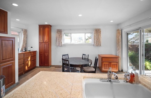 Lower Bal House | Charming 3-bedroom house in terrific San Leandro with AC, WiFi