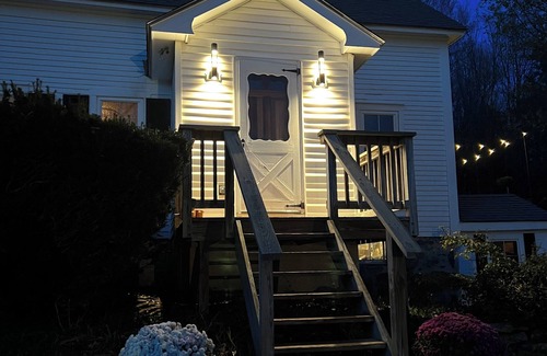 Stamford House | Charming 3-bedroom Vermont house with outdoor Sauna and Mountain Views