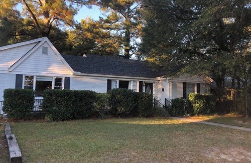 Rosewood House | Charming 3 BR park-side Home w/King bed, WiFi, Full Kitchen & Fenced backyard