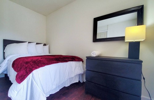 Iselin House | Charming 3-bedroom lovely Apartment in Woodbridge Township