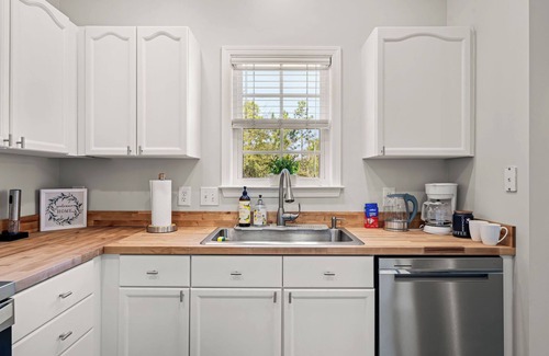 Myrtle Grove House | Charming 3BR/2BA Retreat Near Carolina Beach