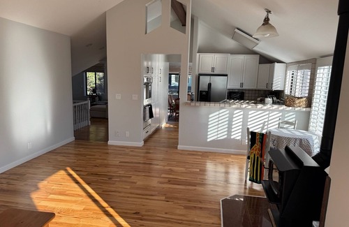 Moss Beach House | Charming 3BR/3BA home with WiFi in Moss Beach ocean view 1/2 block from beach