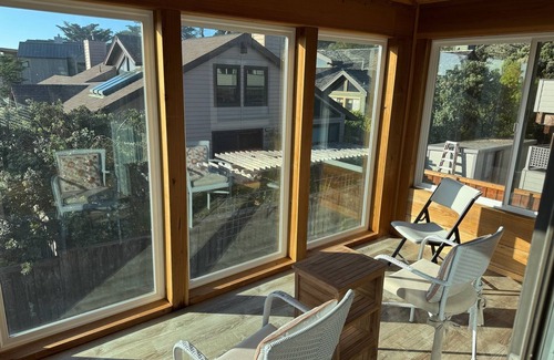 Moss Beach House | Charming 3BR/3BA home with WiFi in Moss Beach ocean view 1/2 block from beach