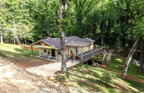 Gainesville Cabin | Charming 3BR Cabin w/All the Comforts – WiFi & AC in Beautiful Gainesville