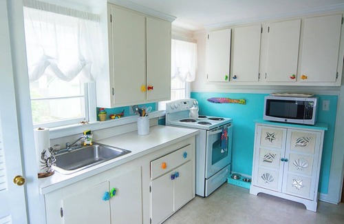 The Pines Cottage | Charming 3BR Coastal Bungalow—Bike to Beach, Walk to Town!