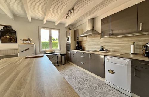 La Bree-les-Bains House | Charming 3BR House w/Garden & Terrace, Walk to Beach, La Brée-les-Bains