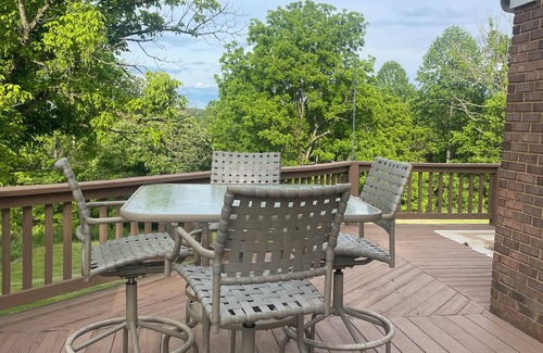 Burkesville House | Charming 3BR house 2 mi to Dale Hollow Lake boat ramp and Sulphur Creek Resort