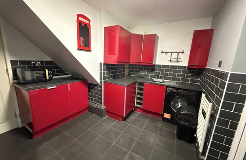 Dudley House | Charming 3BR House - WiFi, Parking, Pet Friendly