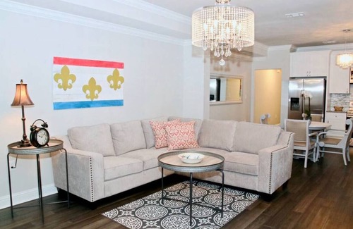 Tulane - Gravier Apartment | Charming 3BR in Mid-City: Private Space, Chef's Kitchen, Steps to Endymion, Zulu Parade