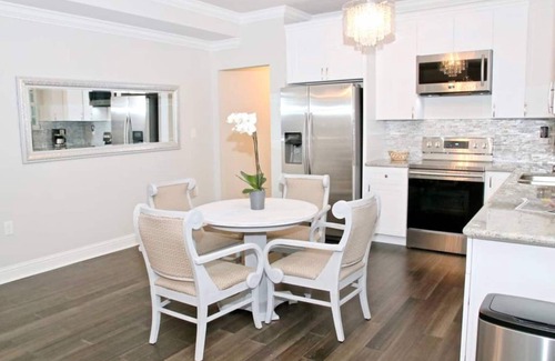 Tulane - Gravier Apartment | Charming 3BR in Mid-City: Private Space, Chef's Kitchen, Steps to Endymion, Zulu Parade