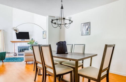 Carmine - Parkmont House | Charming 3BR Townhouse in San Jose