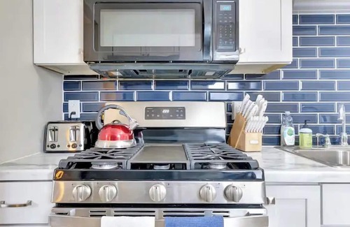 Normal House | Charming 3BR, Walk to Uptown/ISU, Dog Friendly!