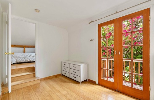 Ocean Park House | Charming 4+2 House in Heart of Santa Monica, walk 2 Beach, Main St, Venice &More