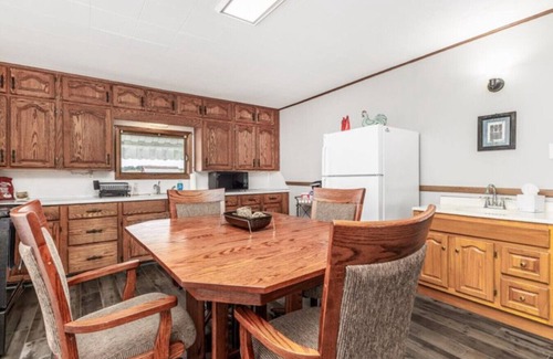 Shullsburg Bed & Breakfast | Charming 4 BdRm Home