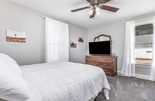 Shullsburg Bed & Breakfast | Charming 4 BdRm Home